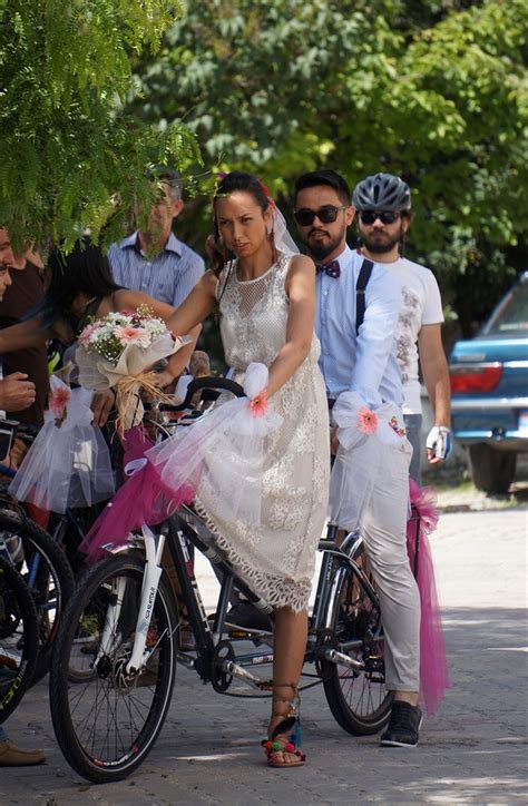 E­d­i­r­n­e­­d­e­ ­b­i­r­ ­ç­i­f­t­ ­n­i­k­a­h­a­ ­b­i­s­i­k­l­e­t­l­e­ ­g­i­t­t­i­
